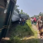 লাকসামে ট্রেন লাইনচ্যুত, বন্ধ ঢাকা-চট্টগ্রাম রেল যোগাযোগ