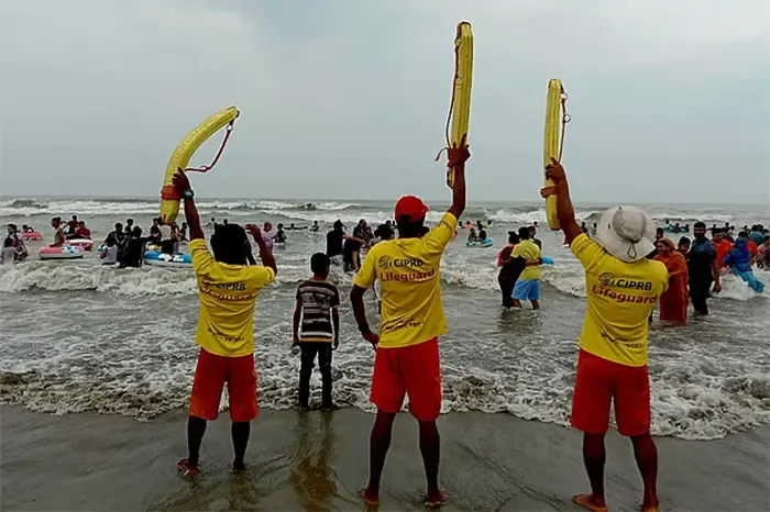 কক্সবাজারে সৈকতে গোসলে নেমে চার পর্যটকের প্রাণহানি