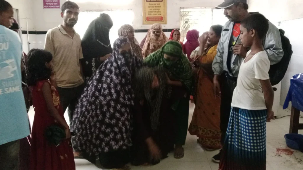 বোয়ালমারীতে অটোভ্যান উল্টে দাদার ফাতিহায় যাওয়ার পথে কিশোর নিহত