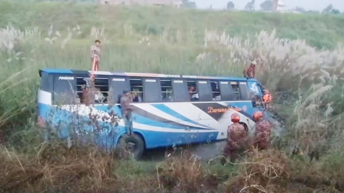 মুন্সীগঞ্জে বাস দুর্ঘটনা: ঝরল ৩ প্রাণ, আহত অন্তত ১৬