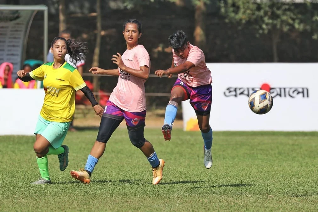 স্টার নিউজ নারী ফুটবল: সেমিফাইনালে টাঙ্গাইল ও রাঙামাটি