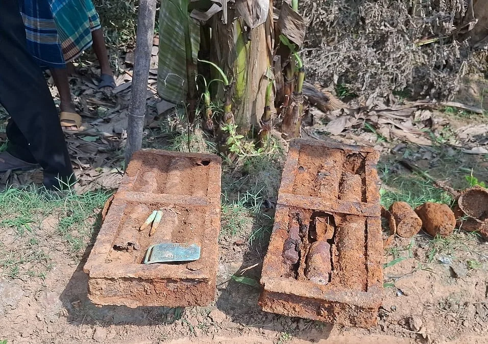 সখীপুরে মাটির নিচ থেকে দুই বাক্স গ্রেনেডসদৃশ বস্তু উদ্ধার