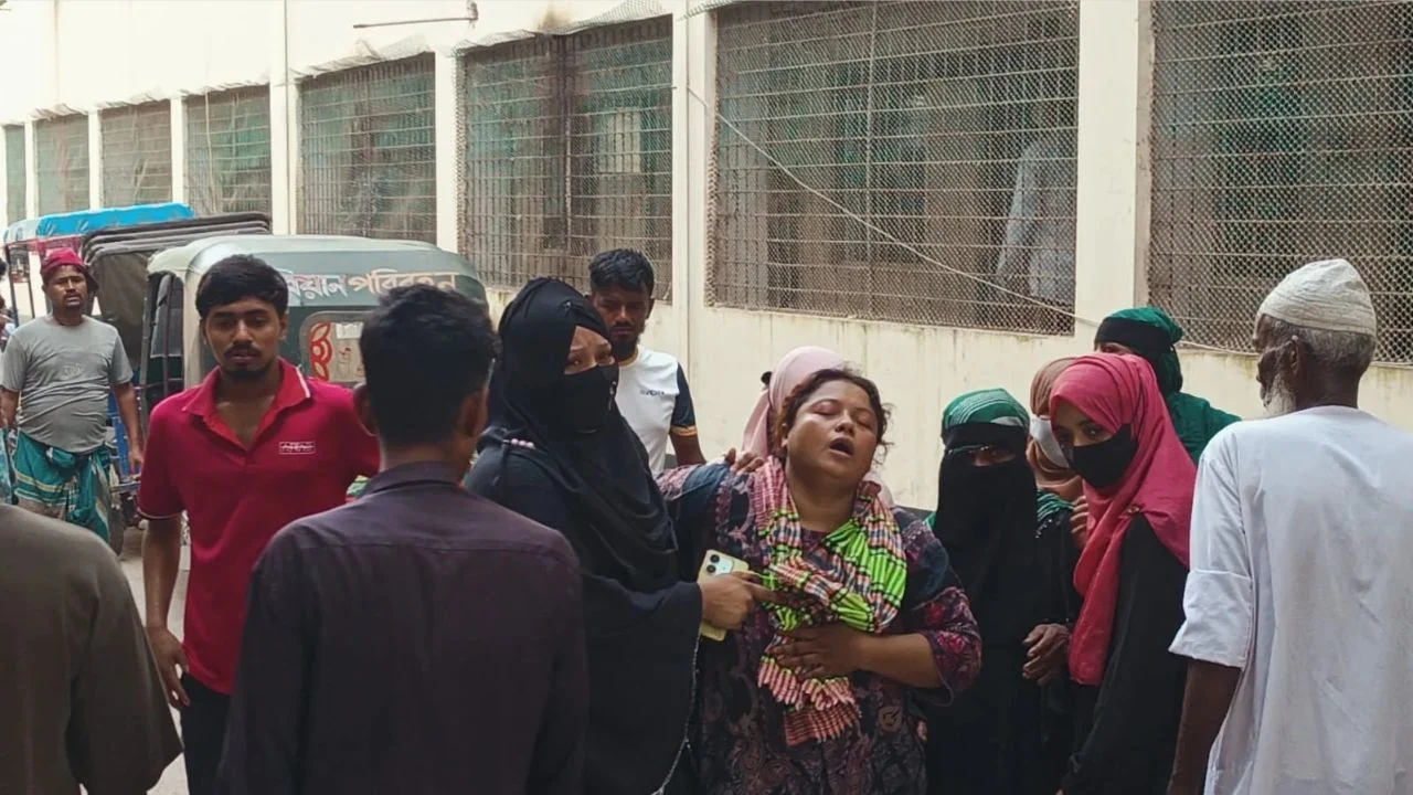 লক্ষ্মীপুরে মাটি ব্যবসার বিরোধে প্রতিপক্ষের গুলিতে নিহত খোরশেদ